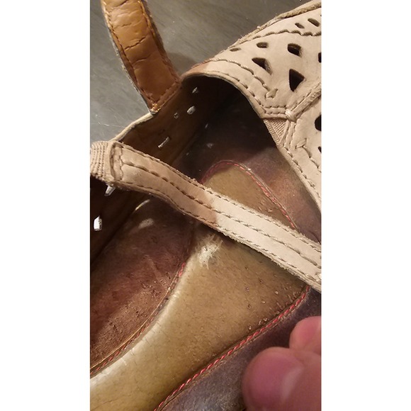 Cobb‎ Hilll neutral tan flats size 8 - Picture 6 of 6